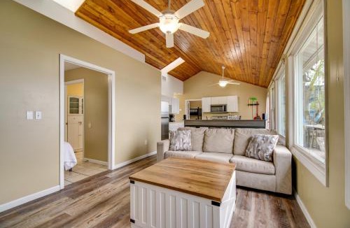 Twin Lakes House | Dock, Deck & Sunsets! Little Bungalow on Lake Mary