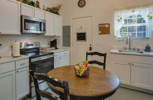 Wills Point Cottage | Dock & Fire Pit: Lake Tawakoni Vacation Rental!