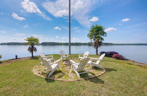 Milledgeville House | Dock & Fire Pit: Stunning Lake Sinclair Home!