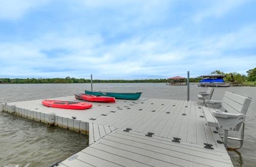Alvarado House | Dock & Game Room: Alvarado Lake Getaway!