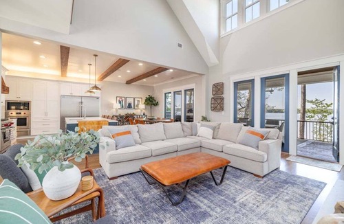 Wise House | Dock Holiday | Magnificent Main Lake Views | Hot Tub!