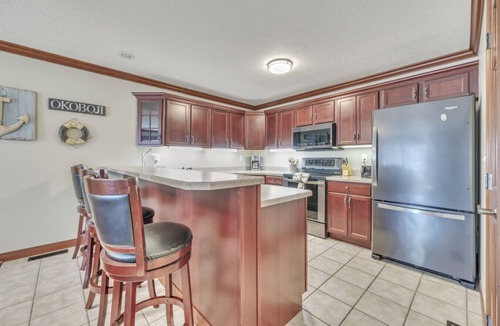 Arnolds Park Condo | Dock Holiday on Upper Gar Lake with Outdoor Pool