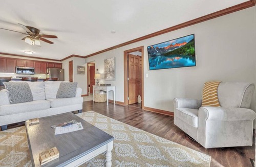 Arnolds Park Condo | Dock Holiday on Upper Gar Lake with Outdoor Pool