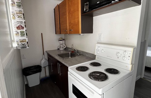 Wasaga Beach Cottage | Dock Life Beach 1 - Cottage 5, Riverside Property, 2 Bdrm, 3 min walk to Beach 1