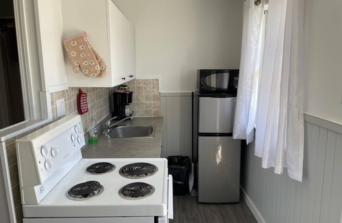 Wasaga Beach Cottage | Dock Life Beach 1 - Cottage 6, Riverside Property, 2 Bdrm, 3 min walk to Beach 1