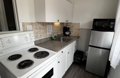 Wasaga Beach Cottage | Dock Life Beach 1 - Cottage 6, Riverside Property, 2 Bdrm, 3 min walk to Beach 1