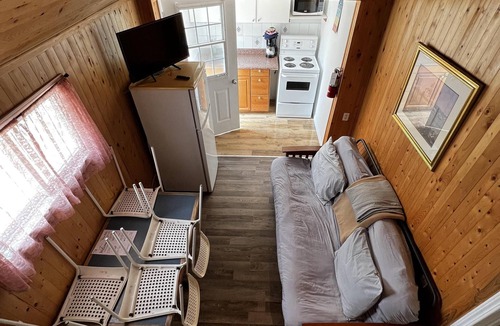 Wasaga Beach Cottage | Dock Life Beach 1 - Cottage 8, Riverside, 2 bdrm and Loft, 3 min walk to Beach 1
