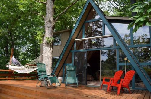 Innsbrook House | Dock & Resort Perks: Quiet Lakefront Cottage