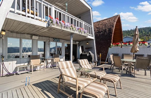 Bayview House | Dock's End Floating Home