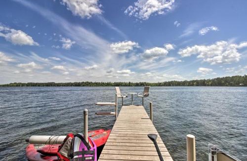 Pequot Lakes House | Dock, Sauna & Hot Tub! 'Loon Lake Lodge'