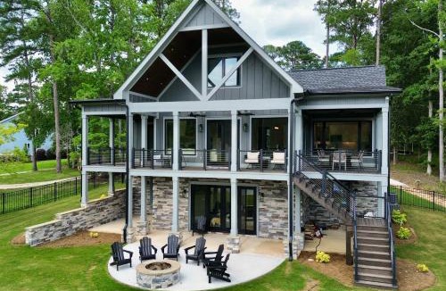 Milledgeville House | Dock + Views: Spacious Lake Sinclair Retreat