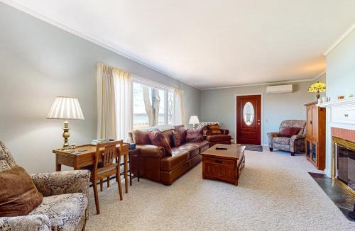 Auburn House | Dock! Waterfront Owasco Lake 'Moon Rise House'