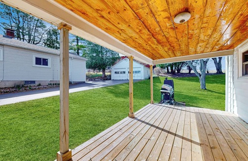 Auburn House | Dock! Waterfront Owasco Lake 'Moon Rise House'