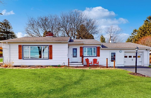 Auburn House | Dock! Waterfront Owasco Lake 'Moon Rise House'