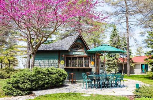 Wasaga Beach House | Dockhouse at Evergreen Resort in Wasaga Beach