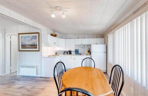 Wasaga Beach House | Dockhouse at Evergreen Resort in Wasaga Beach
