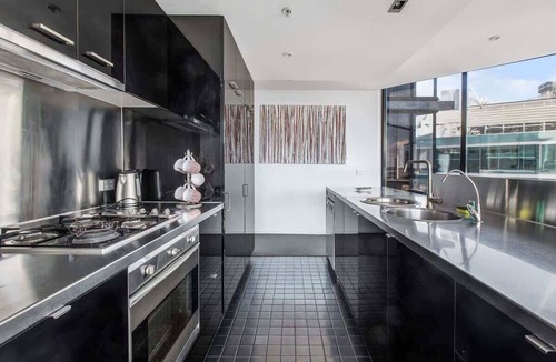 Docklands Apartment | Docklands City Escape Views, Pool, Gym & Parking