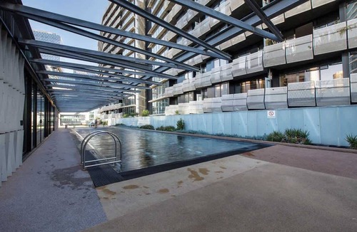 Docklands Apartment | Docklands City Escape Views, Pool, Gym & Parking