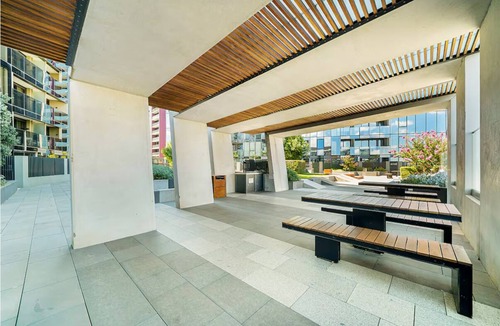 Docklands Apartment | Docklands Waterfront Apartment with Views