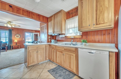 Spirit Lake Cottage | Docksid days & Sunrise mornings on East Lake- Private dock- sleeps 10