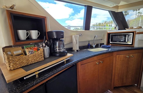 Waterfront Bed & Breakfast | Dockside Boat & Bed Long Beach