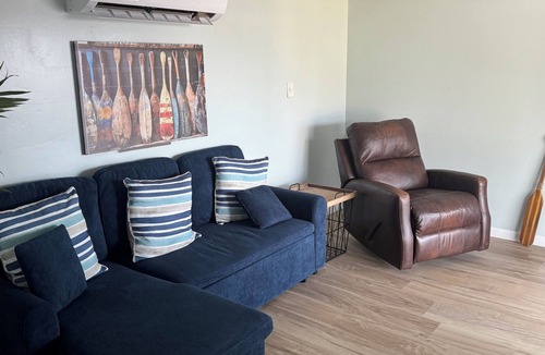 Brownwood Cabin | Dockside Cabin- waterfront, kayaking, fishing, swimming