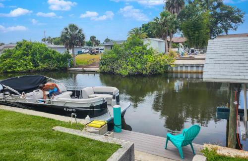 Englewood South House | Dockside Delight Waterfront Gulf Access 4 mins to Beach