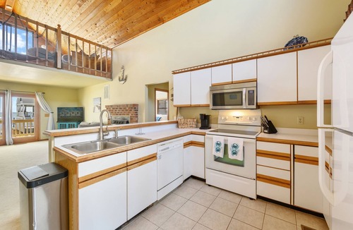 Captain's Cove House | Dockside Dreams - Waterfront and Pet Friendly!