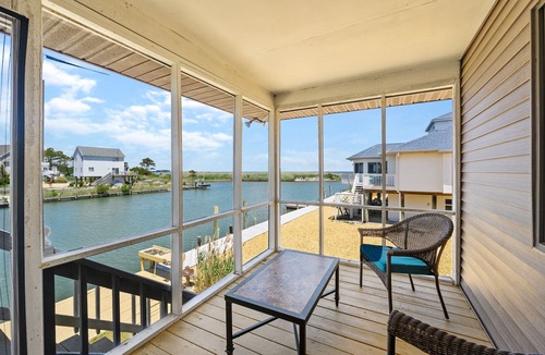 Captain's Cove House | Dockside Dreams - Waterfront and Pet Friendly!
