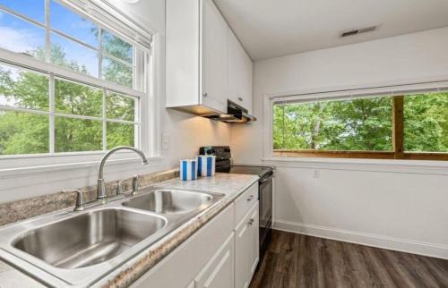 Clarksville House | Dockside Dreamz 2 with beach & dock