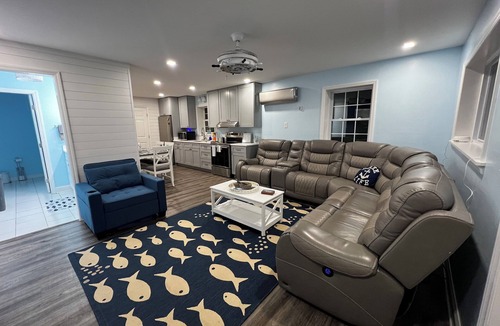 Clarksville House | Dockside Dreamz- Full duplex lake fun for 12