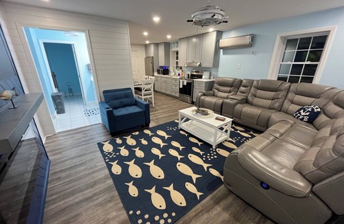 Clarksville House | Dockside Dreamz- Full duplex lake fun for 12
