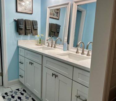 Clarksville House | Dockside Dreamz- Lakefront duplex with dock and beach - sleeps 12