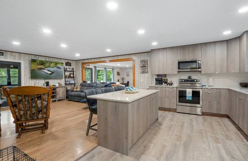 Shell Knob House | Dockside Getaway Lakefront, Campfire, Cooking Area