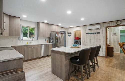 Shell Knob House | Dockside Getaway Lakefront, Campfire, Cooking Area