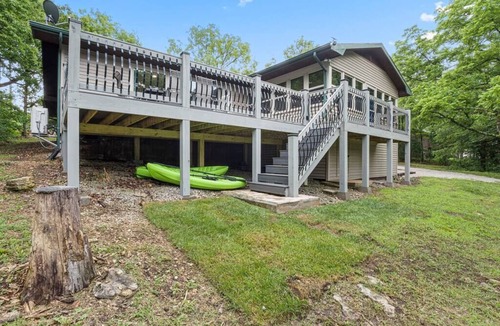 Shell Knob House | Dockside Getaway Lakefront, Campfire, Cooking Area