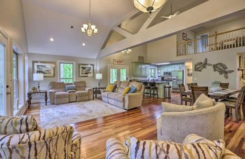 Jacksons' Gap House | Dockside Lakefront Escape Deck Views