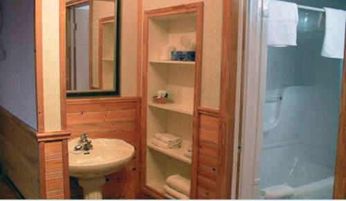St. Barbe Hotel | Dockside Motel