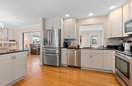 Palm Harbor Cottage | Dockside Serenity