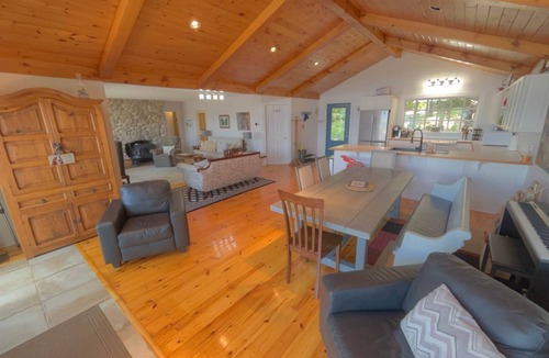 Rideau Lakes House | Dockview Splendour | Spacious Waterfront Retreat on Opinicon