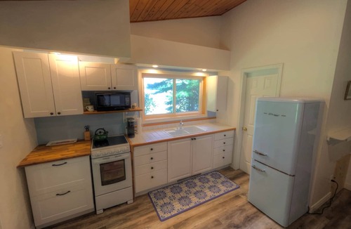 Rideau Lakes House | Dockview Splendour | Spacious Waterfront Retreat on Opinicon