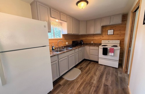 Warsaw House | Docs Place, A lovely 2-bedroom house in Warsaw perfect for a relaxing getaway.