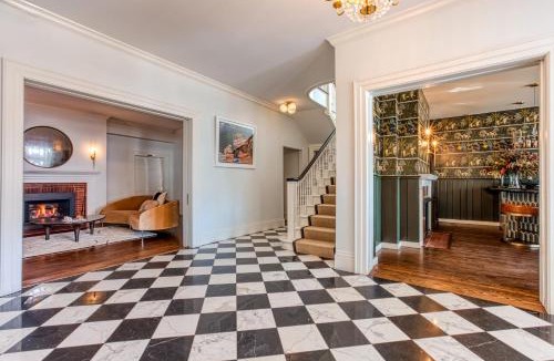 Lenox Hotel | Doctor Sax House