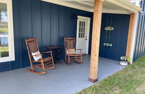 Riesel Cabin | Doe's Hideaway - rural retreat