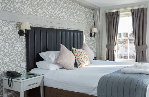 Lenham Hotel | Dog & Bear Hotel