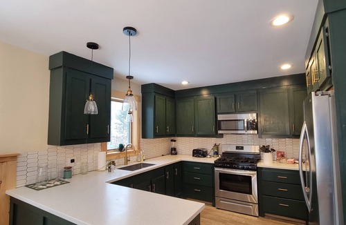 Carrabassett Valley Ski Chalet | Dog-friendly chalet + hot tub, EV charger