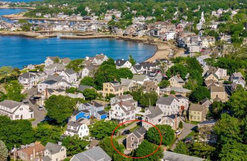 Rockport House | Dog Friendly 2BR Home Walk to Beach+Bearskin Neck