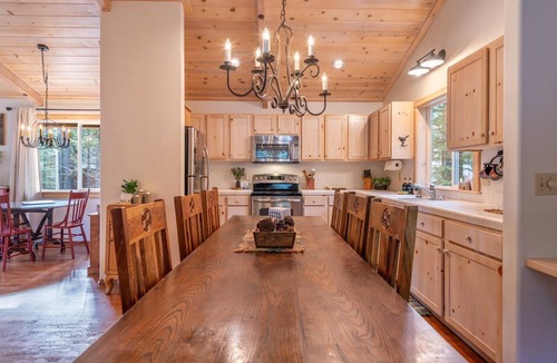 Tahoe Pines House | Dog-Friendly 3-Bedroom Home, Minutes to Beach!