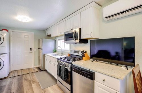Anacortes Apartment | Dog-Friendly Anacortes Retreat w/Shared Hot Tub!