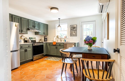 Eastport Apartment | Dog-Friendly Annapolis Apartment | Parking, Private Backyard & Walkable to Shops and Restaurants